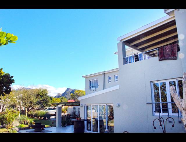 4 BEDROOM HOUSE FOR SALE IN KLEINMOND CENTRAL